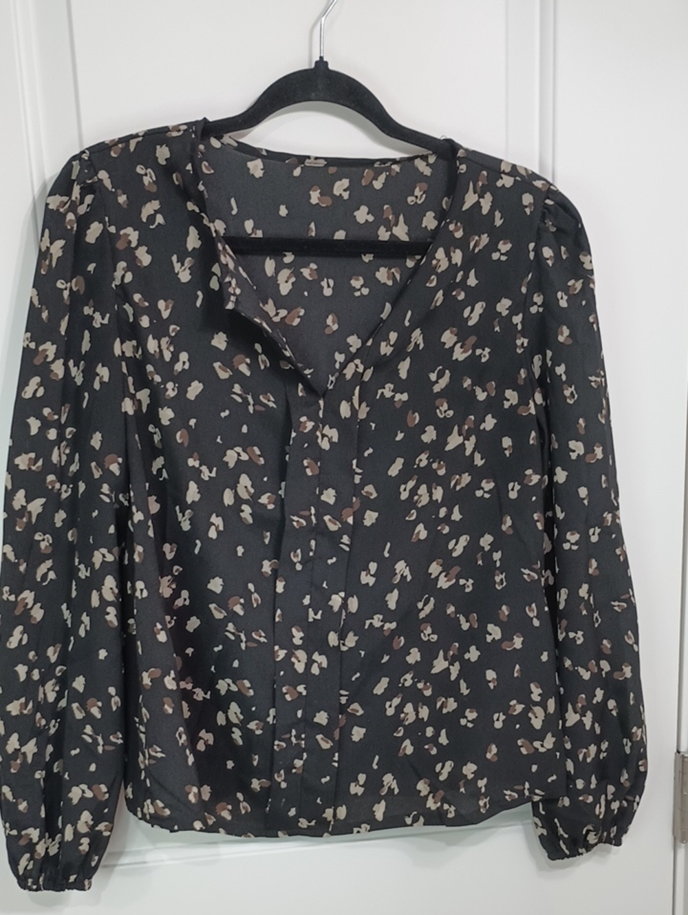 Womens Black Patterned Long-Sleeve Blouse